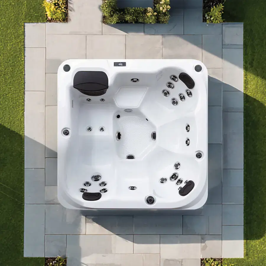 Reims Hot Tub